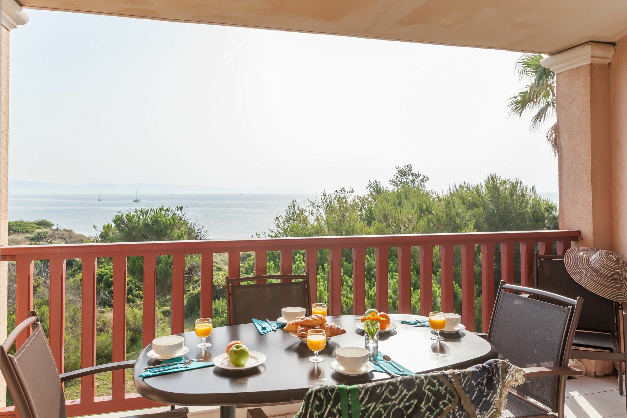 Apart-hotel Pierre & La Pinede Hyères